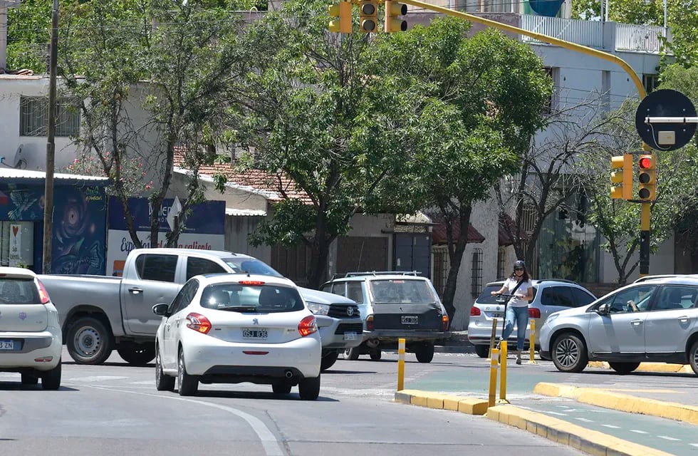 Proponen que la circulación máxima en calles urbanas sea de 30 km/h. Foto: Orlando Pelichotti / Los Andes