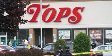 El supermercado donde ocurrió el tiroteo, em Buffalo, Nueva York. (AP / Joshua Bessex)
