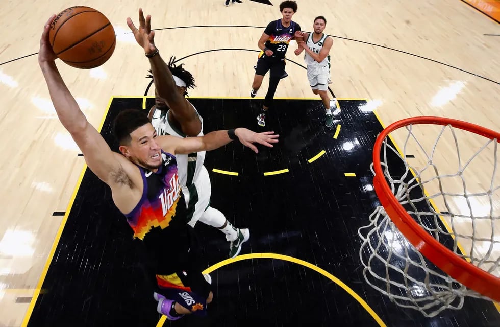 Los Suns aventajan la serie de la final de la NBA 2-0 sobre los Backs./AP