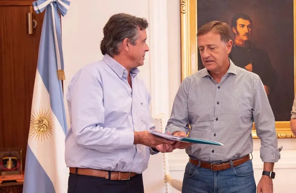 El ministro Víctor Ibañez y el gobernador Rodolfo Suárez