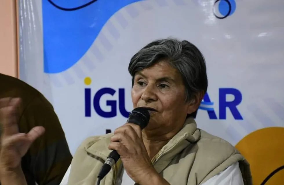 La dirigente de la Tupac Amaru, Nélida Rojas, encabezó un acto en Lavalle.