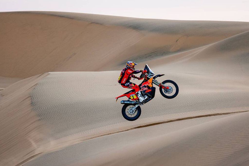 Kevin Benavides llegó segundo en la novena etapa entre las Motos del Dakar 2022. Por su parte, la victoria fue para José Ignacio Cornejo Florimo.