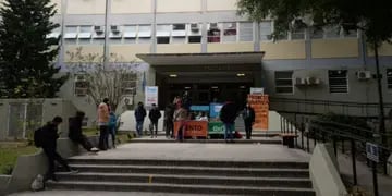 Bochazo masivo en La Plata: 800 estudiantes de Medicina desaprobaron un parcial