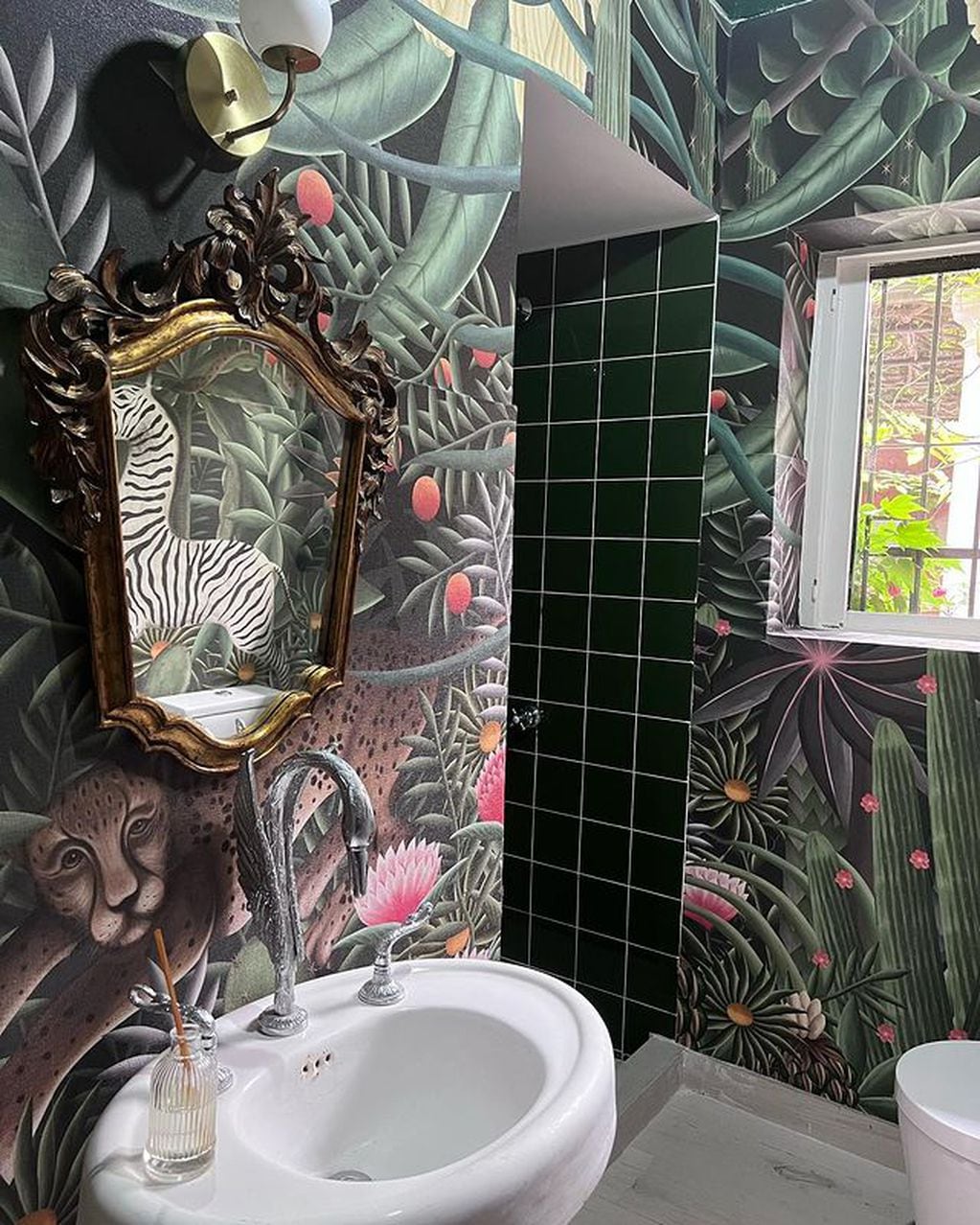 Otro sector muy especial es el baño de invitado de La China Suárez completamente remodelado. (Instagram)