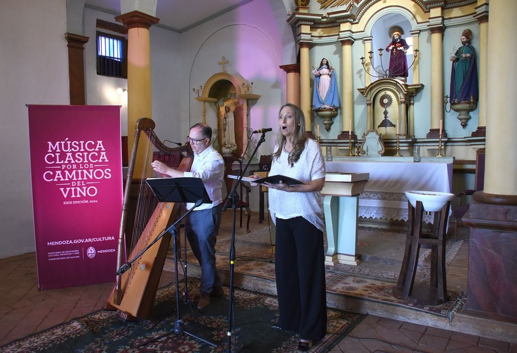 El dúo formado por la soprano Griselda López Zalba y el músico Ramiro Albino, a cargo del arpa, hizo un formidable repertorio de música  - Gentileza