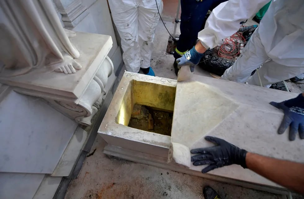 Abrieron dos tumbas en el Vaticano en busca de una joven desaparecida: estaban vacías
