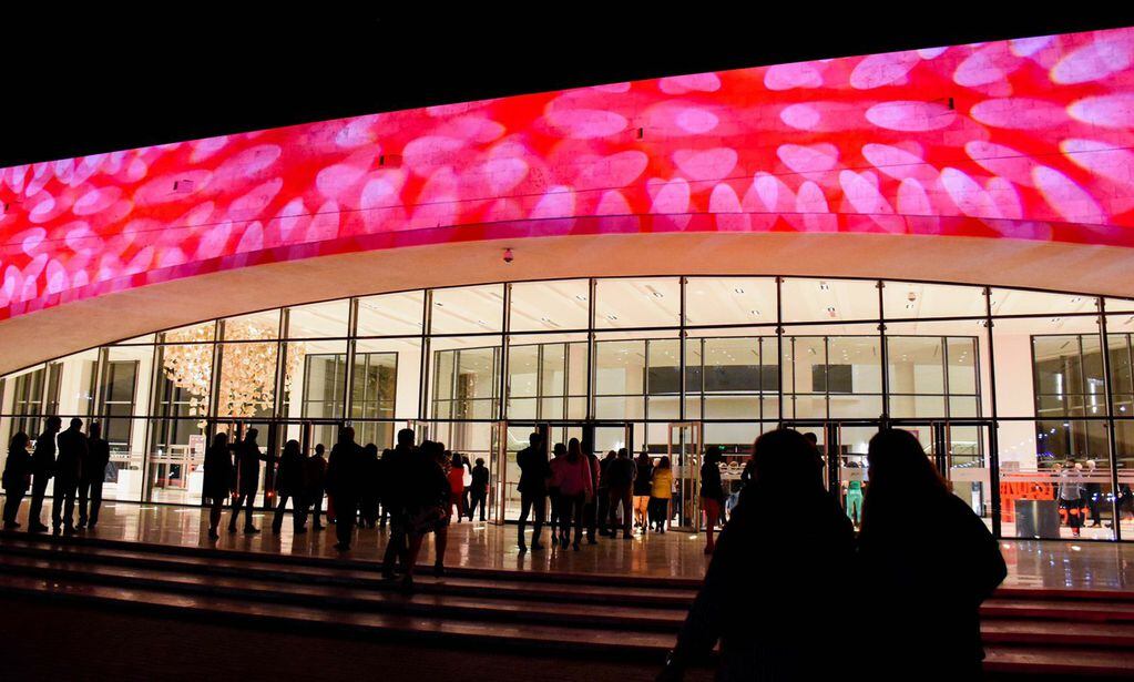 El Bicentenario se iluminó para su reapertura. Crédito: Prensa del Teatro del Bicentenario.