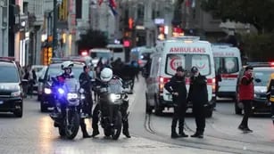 Seis personas murieron y más 80 resultaron heridas tras un atentado atribuido a una mujer en Turquía