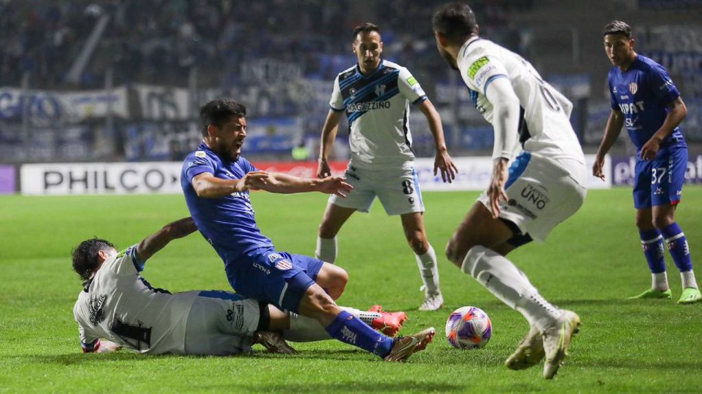 Unión de Santa Fe quedó eliminado de la Copa Argentina ante Almagro. El partido terminó empatado 1 a 1 en el Estadio San Nicolás y los porteños ganaron la ronda de penales por 4 a 3.