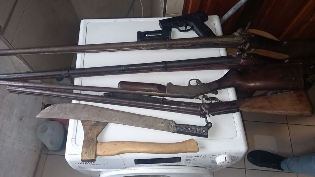 Armas secuestradas por la policía de Mendoza pertenecientes al comediante  Cacho Garay