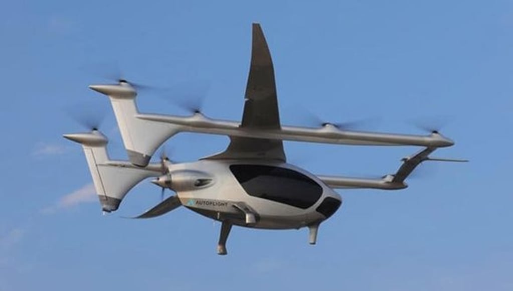 Estas aeronaves están diseñadas para despegar y aterrizar verticalmente (VTOL) y pueden volar de forma autónoma o ser pilotadas por un humano.