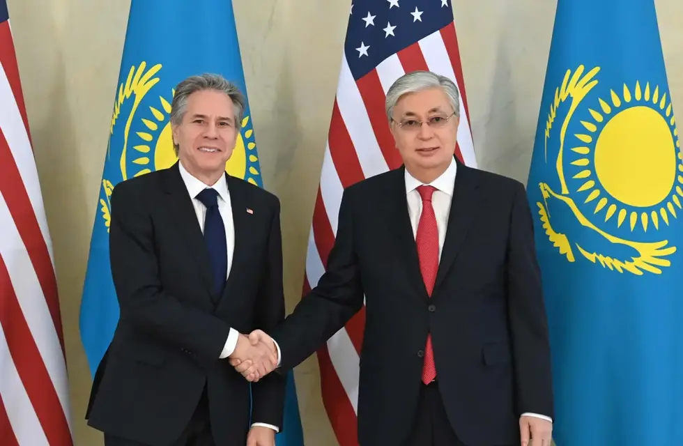 El secretario de Estado de EE.UU., Antony Blinken y el presidente de Kazajistán, Kassym-Jomart Tokayev.