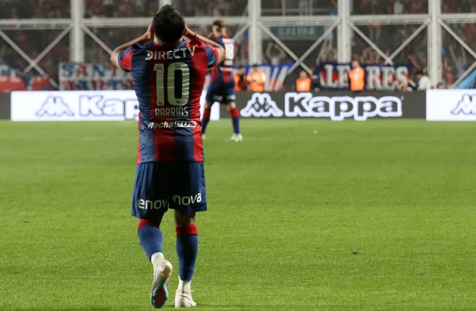 "El Perrito" Barrios se lamenta por el gol anulado al final del partido contra Boca, que era la victoria de San Lorenzo. (Fotobaires)