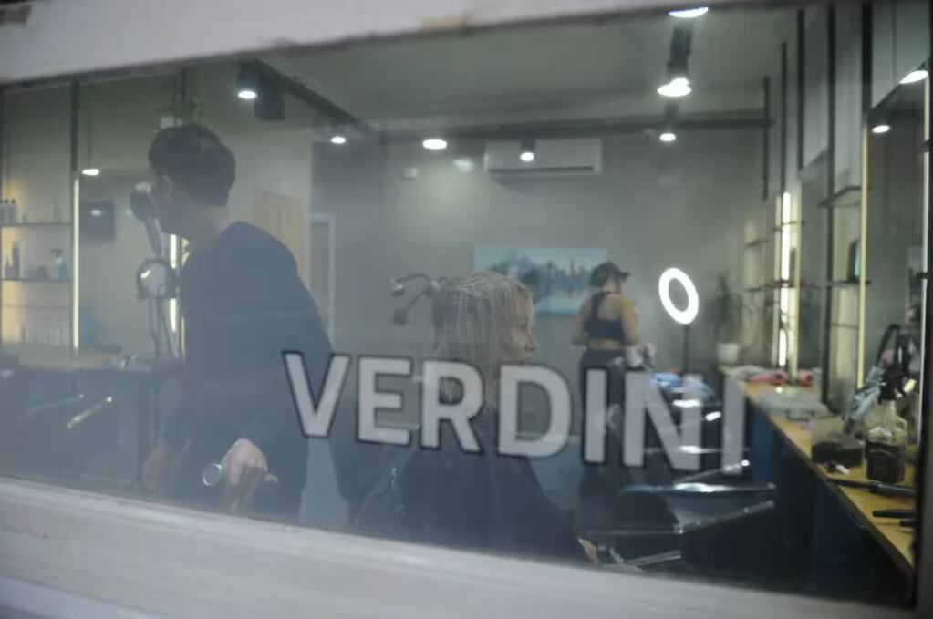Hoy reabrió sus puertas al público la peluquería Verdini de Recoleta, a más de tres semanas del crimen de Germán Medina. Foto: Infobae