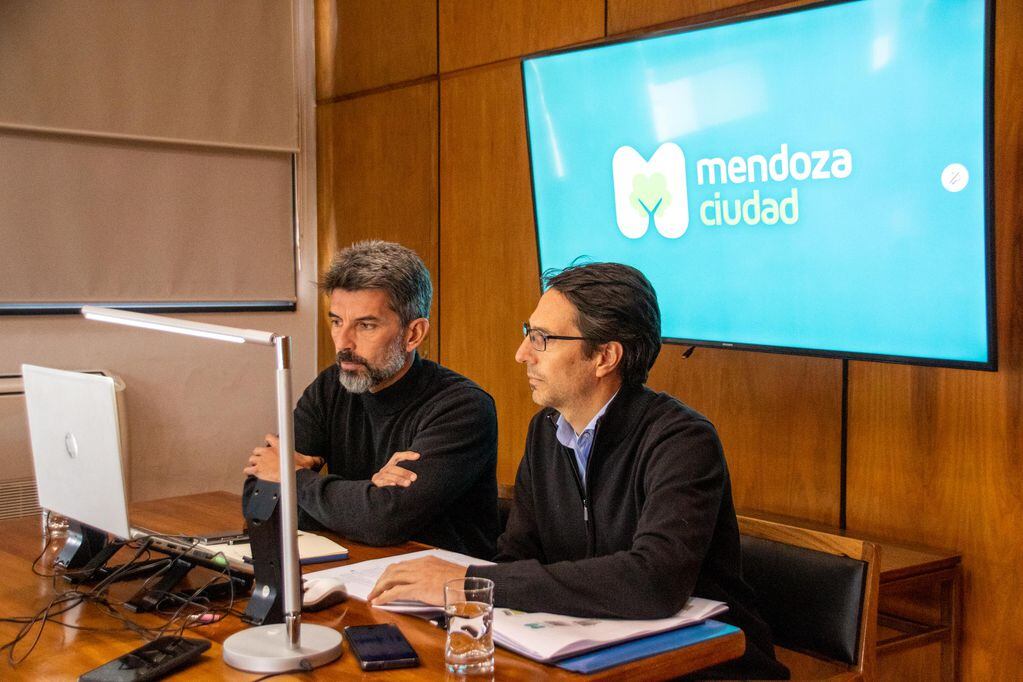 El intendente Ulpiano Suarez y el secretario de Desarrollo Urbano de la Ciudad de Mendoza, Juan Manuel Filice.