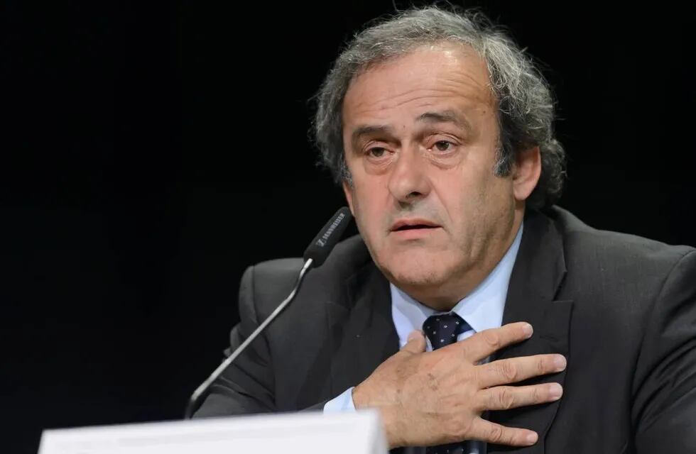 Platini, presidente de la UEFA, le pidió la renuncia a Blatter en la FIFA