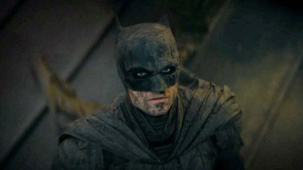 Pattinson es un Bruce Wayne atormentado por la muerte de sus padres que luchará por descubrir quién está detrás de los asesinatos que oscurecen Gottham.