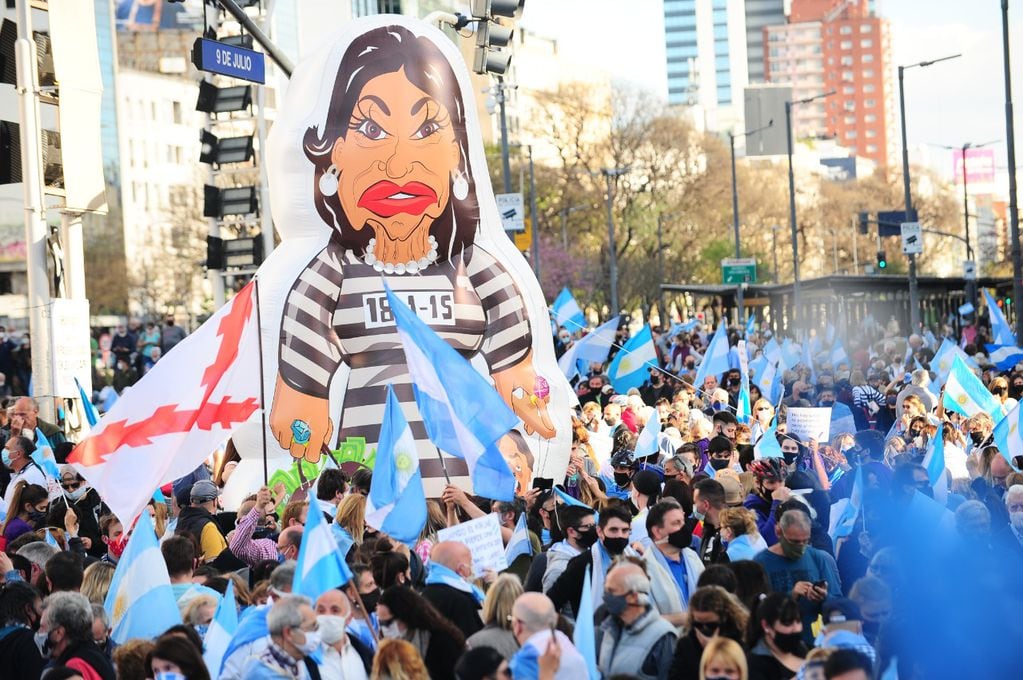 Las protestas apuntaron también a la vicepresidenta Cristina Fernández de Kirchner.