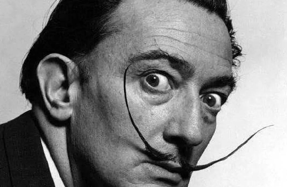 Insólito: robó una obra de Dalí y salió a la calle como si nada