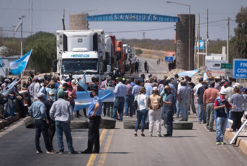 Este jueves transcurre el tercer día de protestas en las rutas de ingreso a San Luis. - Foto: Ignacio Blanco / Los Andes


