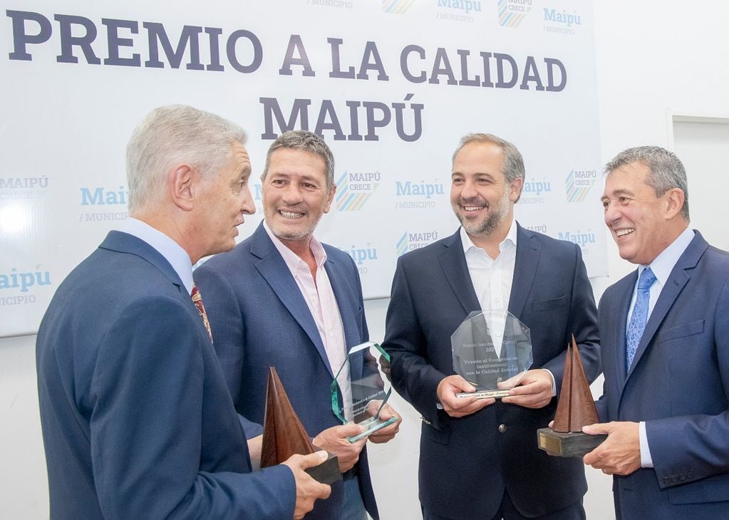 La municipalidad de Maipú hizo entrega de la 1° edición de los Premio Calidad Maipú a 25 empresas.