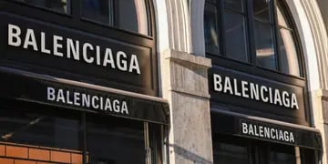 Balenciaga pidió disculpas por una campaña publicitaria que incluía a niños y aludía al sadomasoquismo