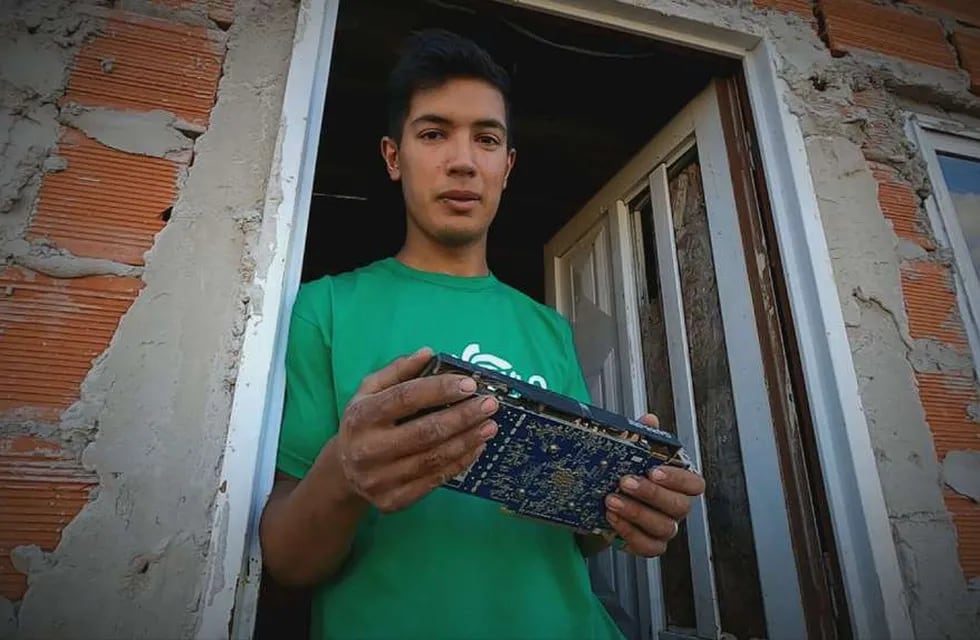 El hábil joven empezó a explorar en internet foros en inglés que explicaban cómo minar criptomonedas. Foto: Web / Los Andes