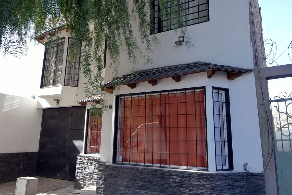 El comisario Dino Rossignoli fue detenido en su casa de Godoy Cruz. / Orlando Pelichotti - Los Andes