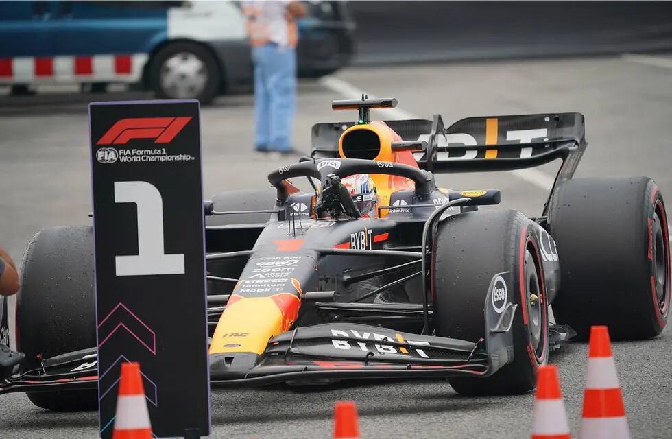 Max Verstappen dominó con el Red Bull la clasificación del Gran Premio de España y parte como el gran favorito en Barcelona. (AP)