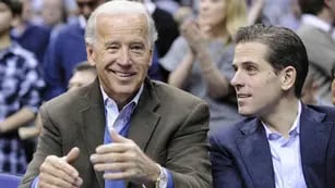 Apoyo. El vicepresidente Joe Biden junto a su hijo Hunter (AP)