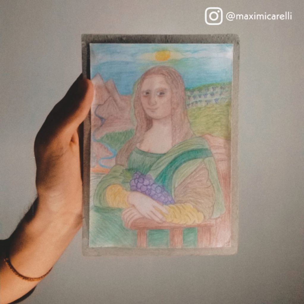 La Mona Lisa, de Leonardo, recreada en un paisaje mendocino, con el sol característico y un racimo de uva.