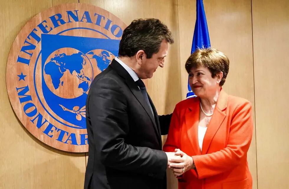 Sergio Massa Ministro de Economía de Argentina junto a Kristalina Georgievadel FMI. Foto: Gentileza