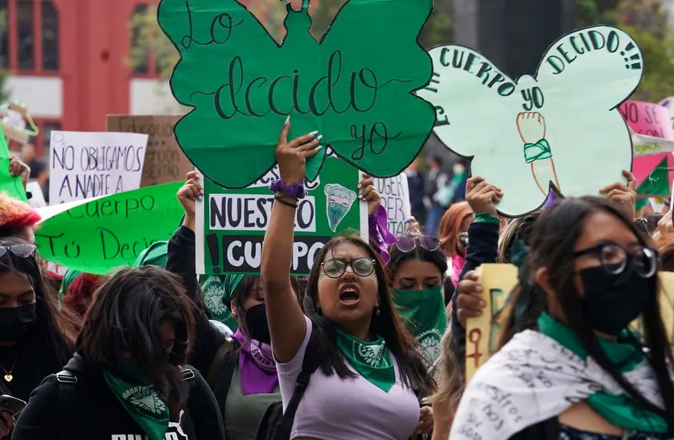 Diputados opositores rechazan el proyecto para derogar la ley de Interrrupción Voluntaria del Embarazo (AP Foto/Marco Ugarte, Archivo)