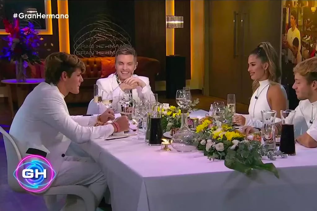 Santiago del Moro en la última cena con los finalistas de "Gran Hermano" 2022