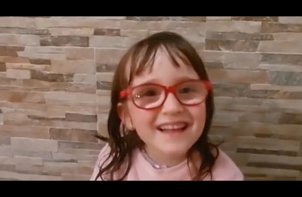 Vera, de 4 años, murió mientras jugaba en un castillo inflable en España. / Foto: captura de video