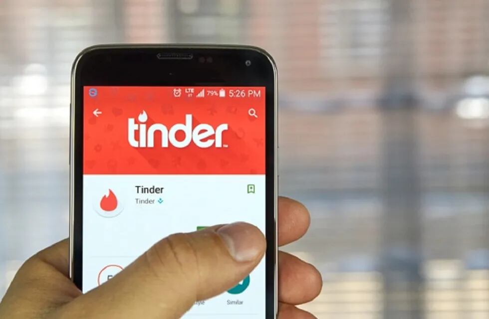 ¿Usás Tinder? Los riesgos que esconde la popular app para buscar pareja
