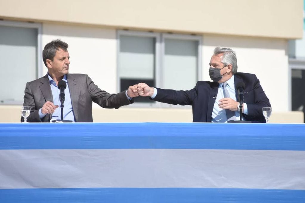 El titular de la Cámara de Diputados, Sergio Massa, participó junto con el presidente Alberto Fernández de una recorrida por el laboratorio de insumos hospitalarios BINA, en el Parque Industrial Hudson.