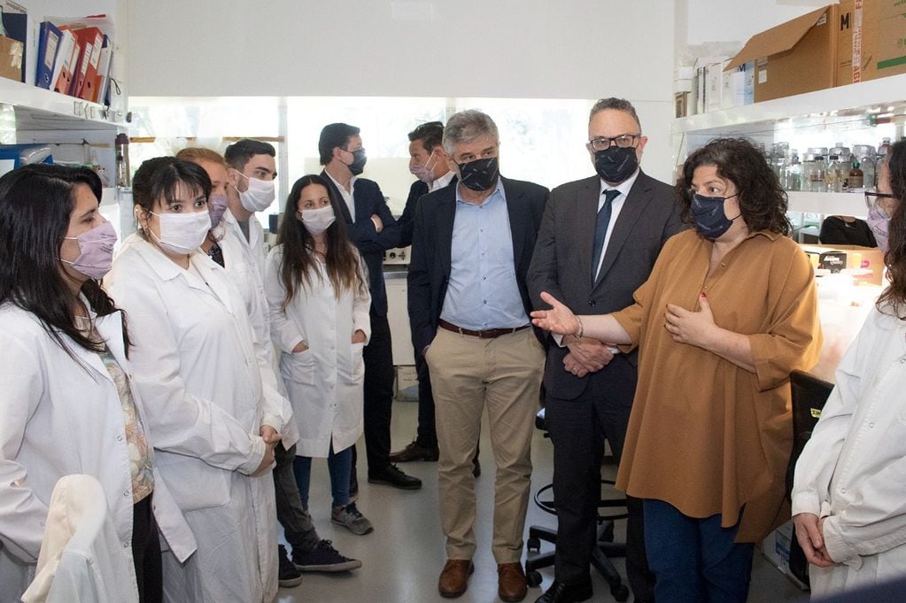 Vizzotti, Filmus y Kulfas visitaron los laboratorios del IIB-INTECH donde se desarrolla la vacuna “ARVAC-Cecilia Grierson”. / Prensa Ministerio de Salud 