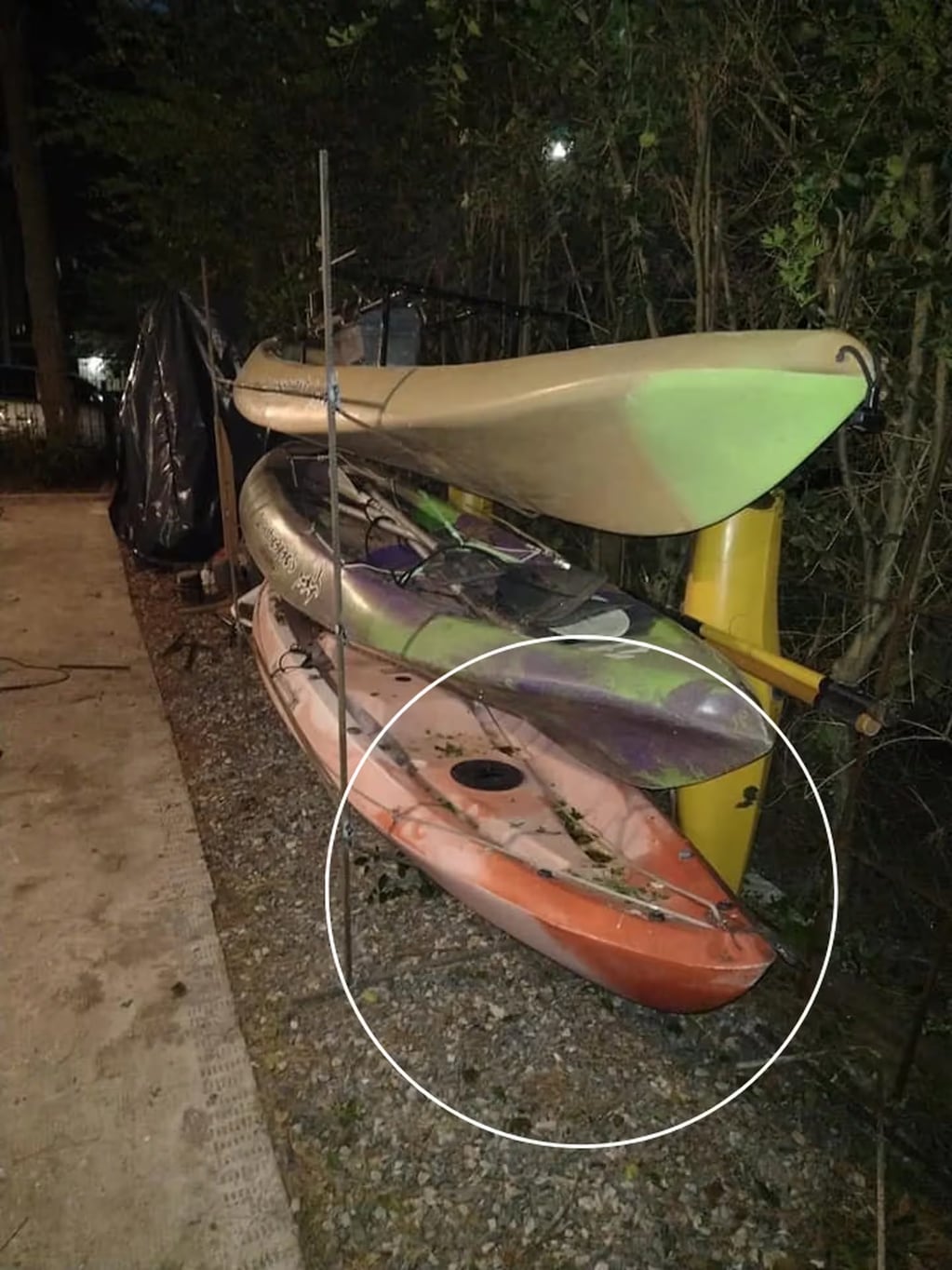 La familia aportó una foto del kayak usado por los pescadores. Gentileza: TN.