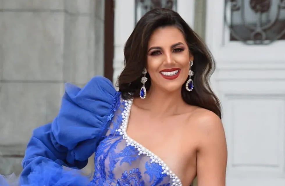Amira Hidalgo (24), la periodista y presentadora de TV que busca traer la corona de Miss Mundo a Argentina. Foto: Instagram @amirahidalgo