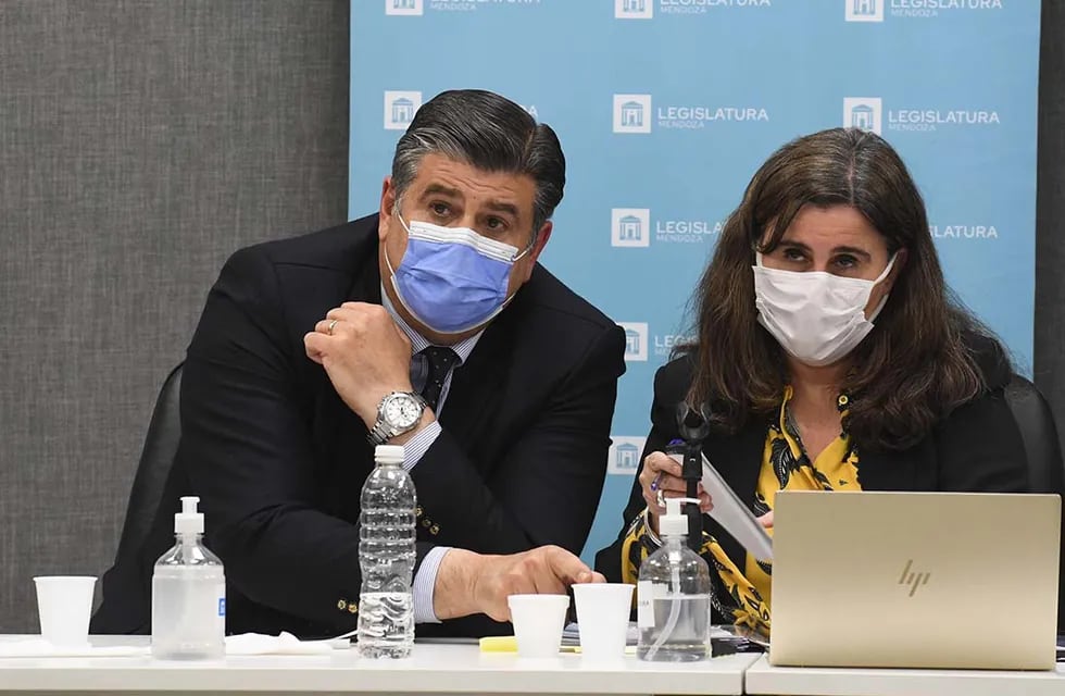 Ana Maria Nadal Ministra de salud de Mendoza junto al Vicegobernador Mario Abed. Foto: José Gutierrez / Los Andes