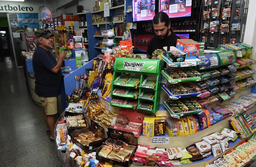 La Unión Kiosqueros de la República Argentina alertó sobre el inminente cierre de varios locales entre junio y julio. Gustavo Rogé / Los Andes