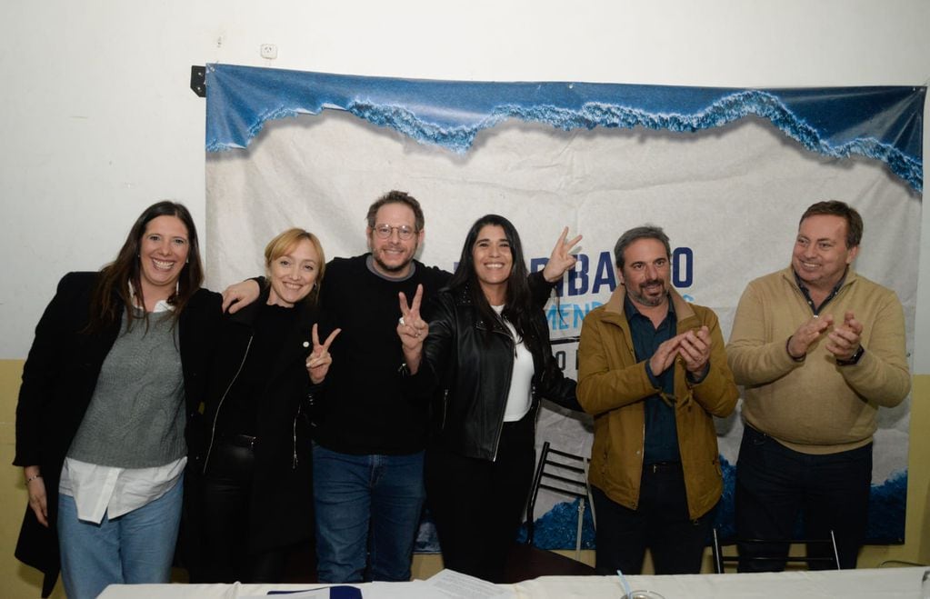 Anabel Fernández Sagasti, Marisa Uceda y Martín Aveiro acompañaron a Martín Hinojosa en San Carlos (Gentileza)