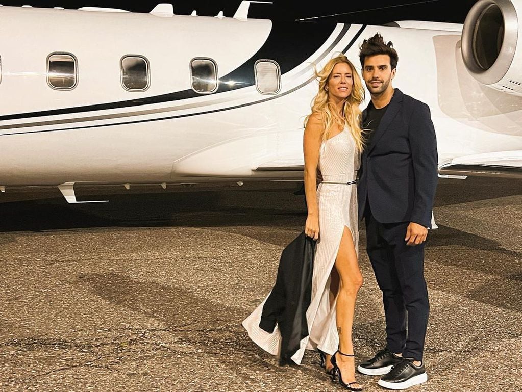 Nicole Neumann viajó en avión privado con su novio, Manu Urcera.