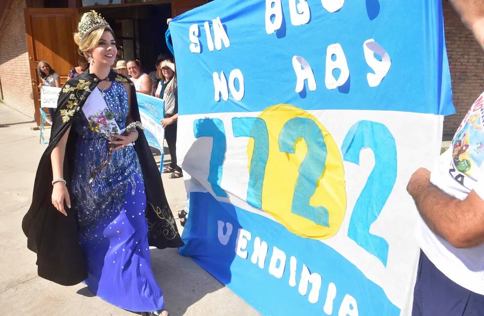 La 7.722 se metió en Vendimia: la Reina saliente se definió como defensora del "agua pura"