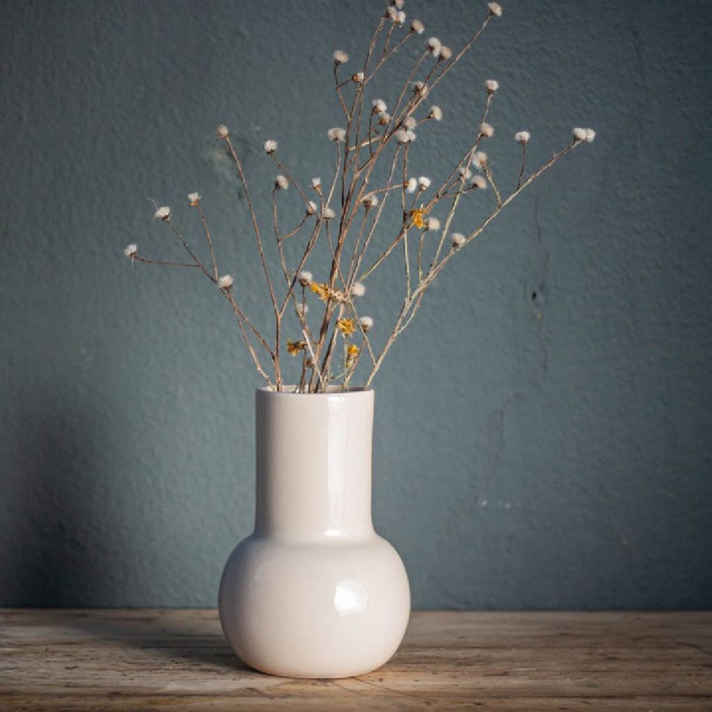 Ana define su estilo de cerámica como minimalista. 