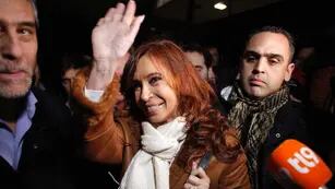  Cristina Kirchner, al llegar a su departamento de La Recoleta el sábado a la noche.