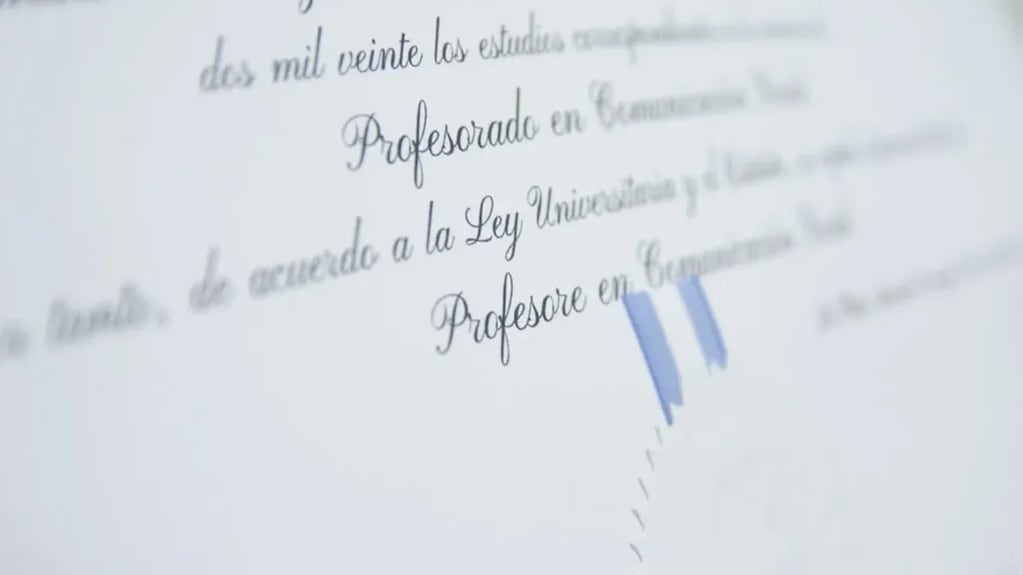 La Universidad de La Plata entregó los primeros diplomas a profesionales no binarios - Gentileza A24