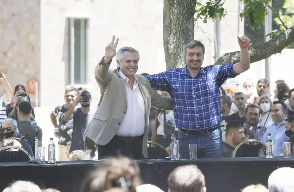 Alberto Fernández y Máximo Kirchner en el Parque San Vicente durante la presentación de nuevas autoridades partidarias. / Foto: Gentileza