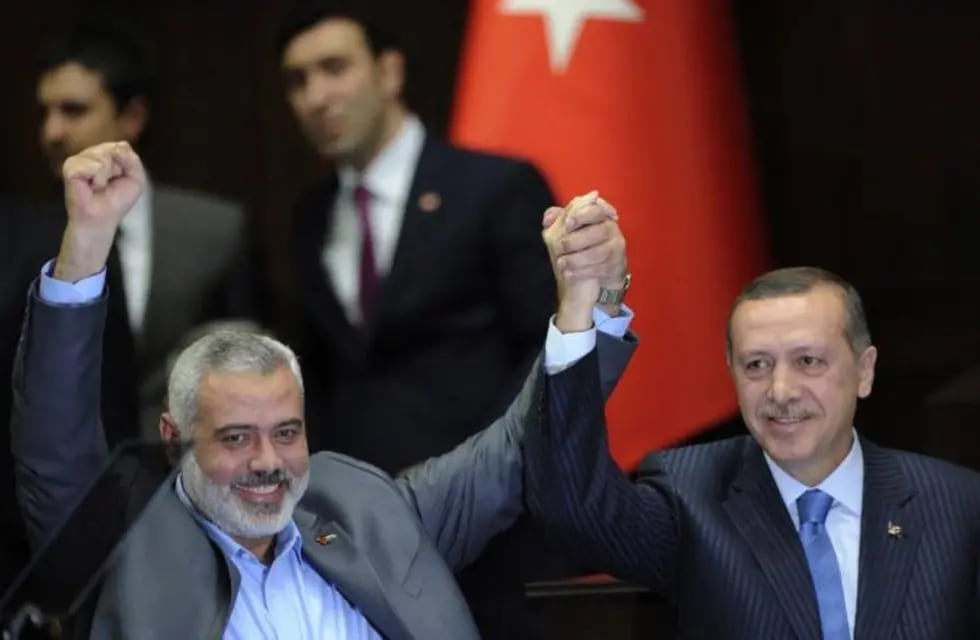 Recep Erdogan e Ismail Haniye, presidente de Turquía y jefe político de Hamás respectivamente, en una imagen de archivo que registra la estrecha relación entre los líderes.
